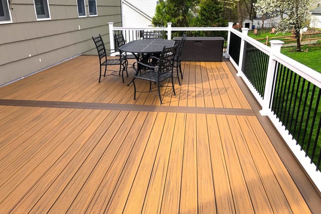 500 Sq Ft Deck Resurface From Old Wood To Composite Floor And Vinyl Railings