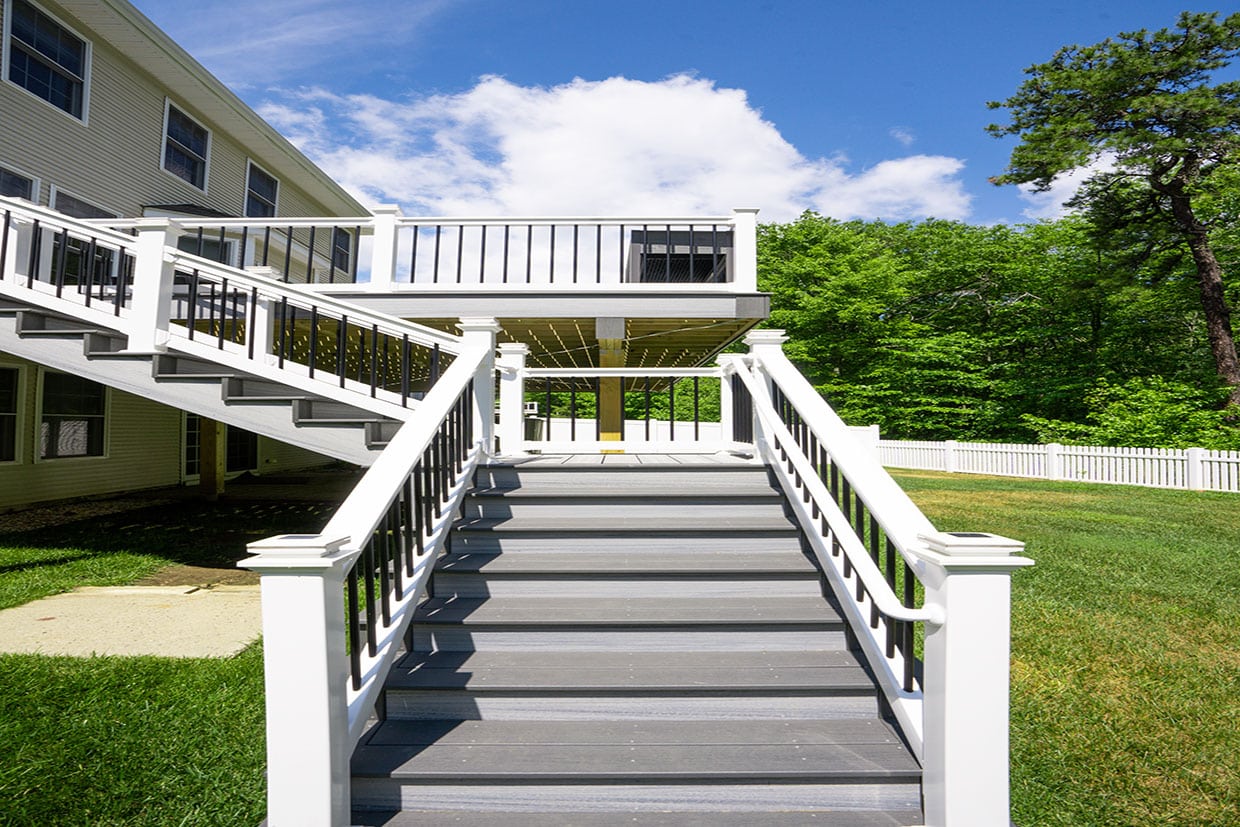 Deck With L-Shaped Staircase 2