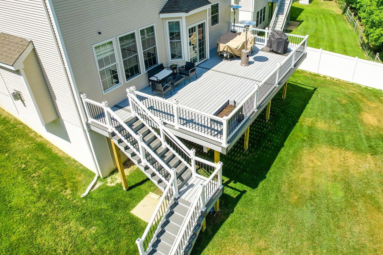 Deck With L-Shaped Staircase 4