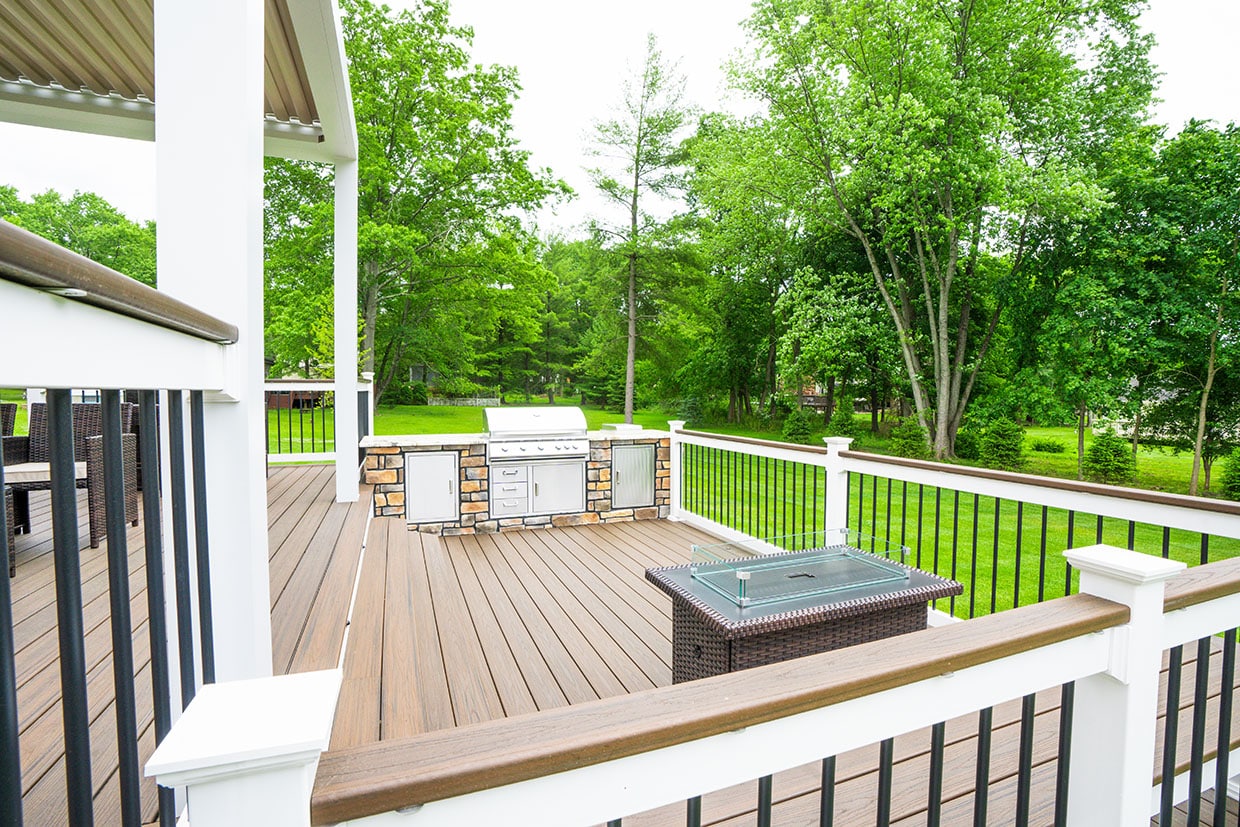 Deck With Built In Outdoor Kitchen 1