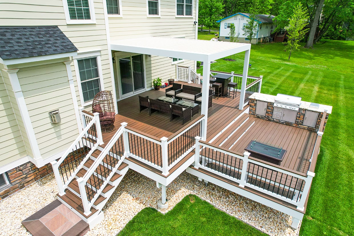 Deck With Built In Outdoor Kitchen 3