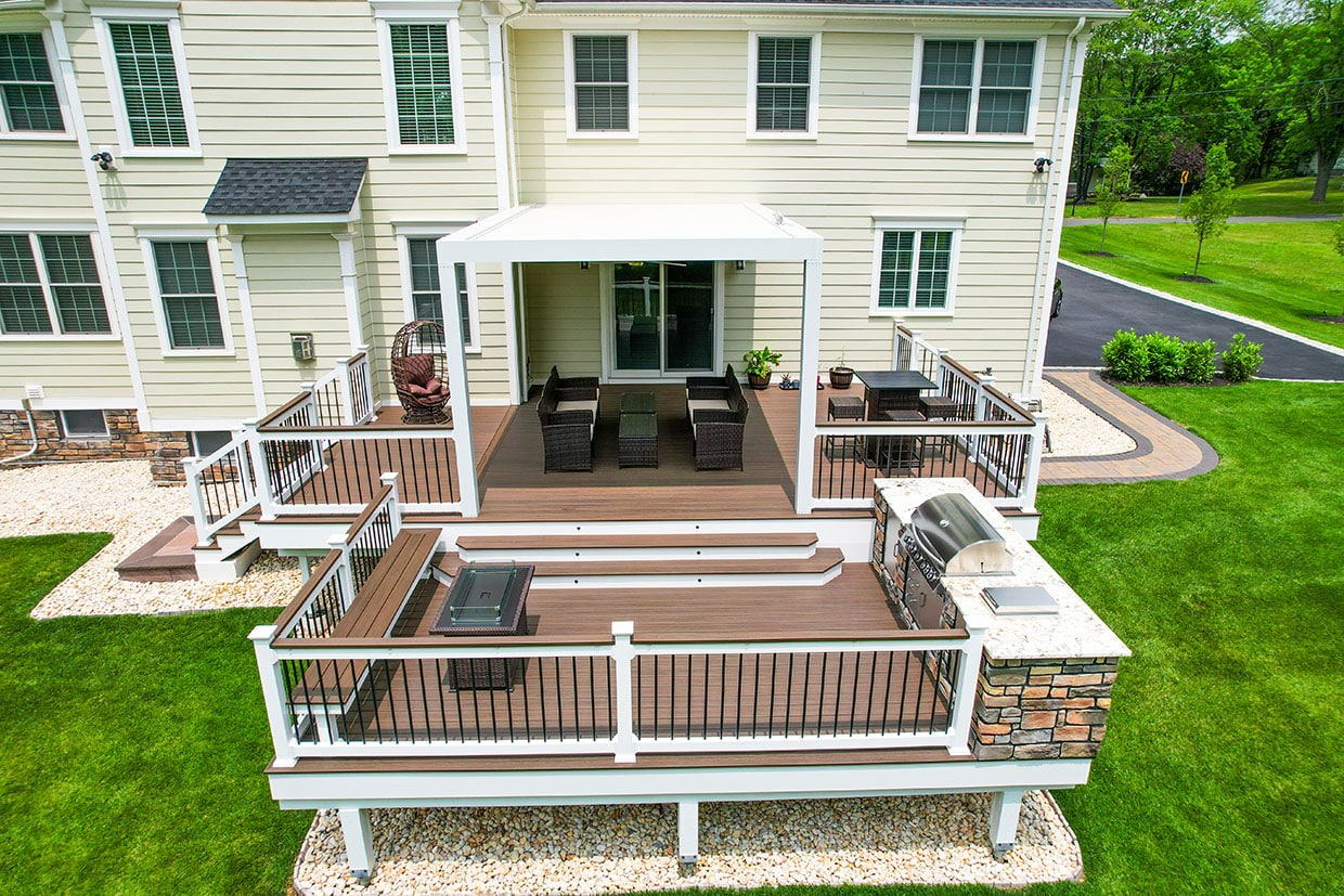 Deck With Built In Outdoor Kitchen 4