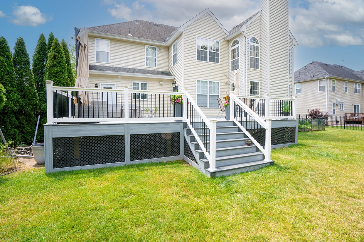 Deck With 6' Wide Staircase 1